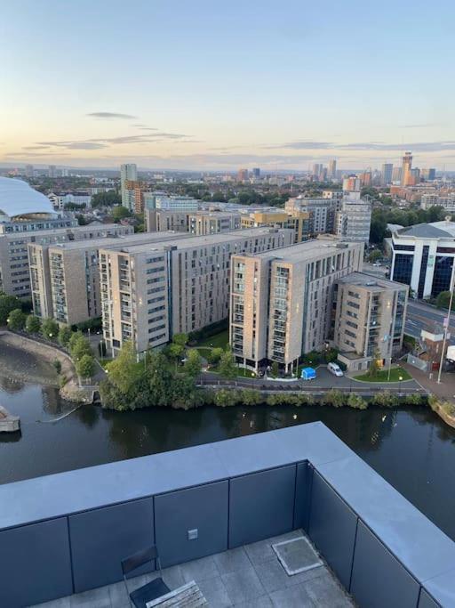 Modern Trafford 1Br Apartment-Free Parking-Cinema Room Manchester Exterior photo