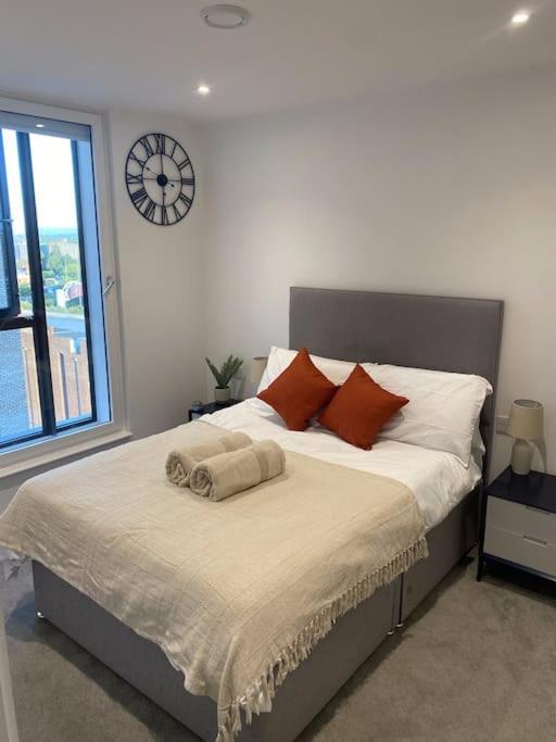 Modern Trafford 1Br Apartment-Free Parking-Cinema Room Manchester Exterior photo
