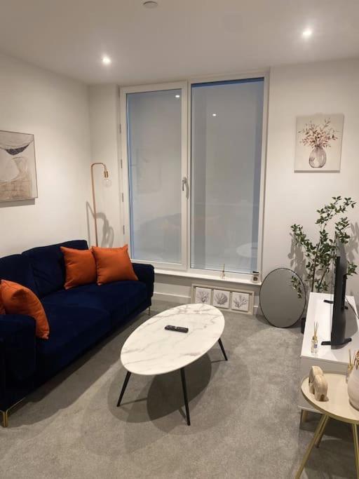 Modern Trafford 1Br Apartment-Free Parking-Cinema Room Manchester Exterior photo