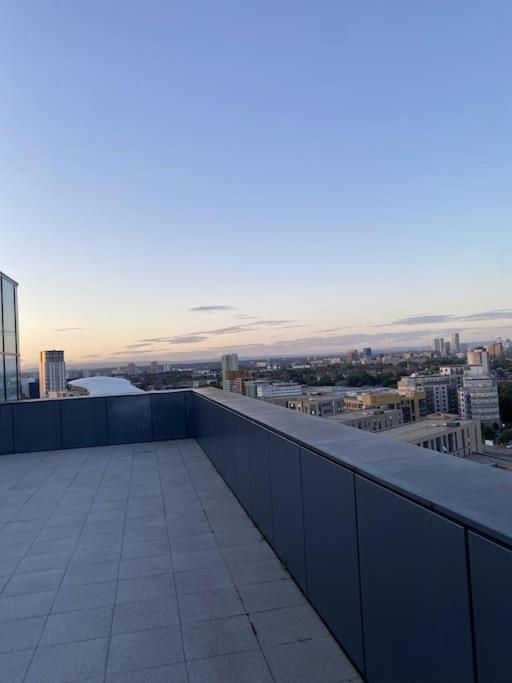 Modern Trafford 1Br Apartment-Free Parking-Cinema Room Manchester Exterior photo